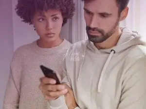É normal pensar em outra pessoa além do parceiro