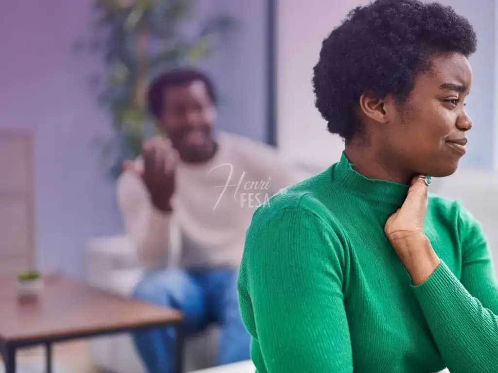 Quais são os principais problemas de controle e manipulação enfrentados no jogo do poder em uma relação amorosa