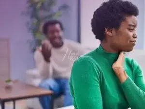 Quais são os principais problemas de controle e manipulação enfrentados no jogo do poder em uma relação amorosa