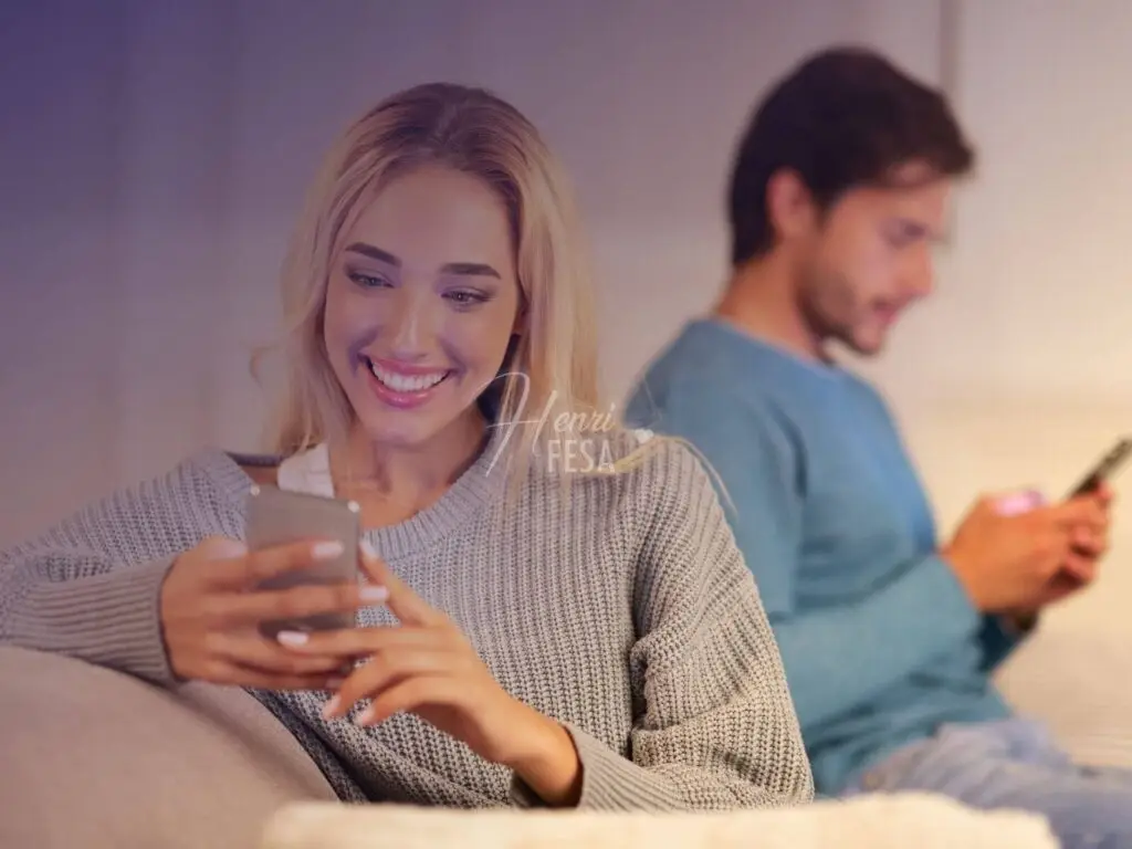 Desde que minha esposa criou redes sociais ela só fica mentindo