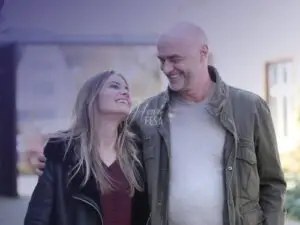 Minha família tem preconceito por eu ser casada com alguém mais velho