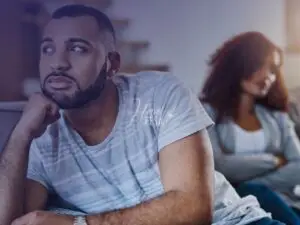 Manter uma amizade que minha noiva não gosta