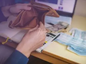 O que fazer quando o marido não quer ajudar nas despesas de casa