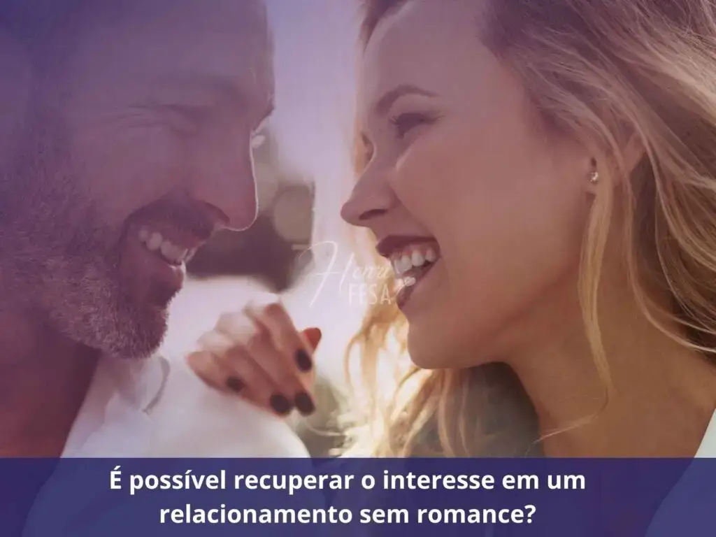 Marido olhando sorridente para a esposa, também sorridente, mostrando que ambos estão felizes e que é possível recuperar o amor em uma relação desgastada!