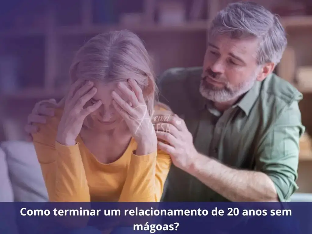 Homem de meia-idade consolando mulher de meia-idade após dizer que quer a separação após 20 anos de casados!