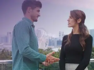 Homem e mulher conversando em tom de explicação, mulher ouvindo atentamente!