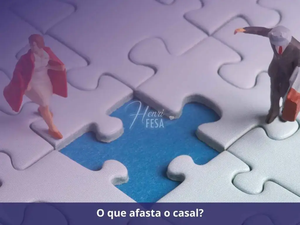 Quais os anos de crise no casamento? Imagem ilustrativa de um homem pequenino sobre um quebra cabeça e de uma mulher pequenina sobre o mesmo quebra cabeça, ambos separados por uma peça faltando!