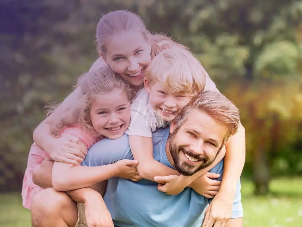 Casal com os filhos no parque!