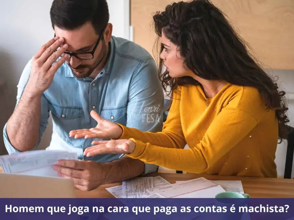 Homem encerrando as contas da casa com faturas na mão, com ar de preocupação, e esposa ao seu lado argumentando!