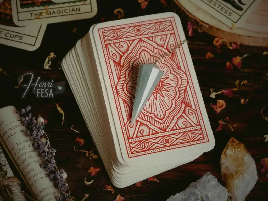 diferença entre magia branca e negra